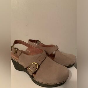 Dansko Vinnie Taupe Milled Nubuck Slingback Clog 39
